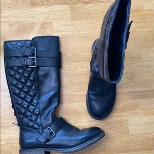 Black leather Steve Madden zip up boots